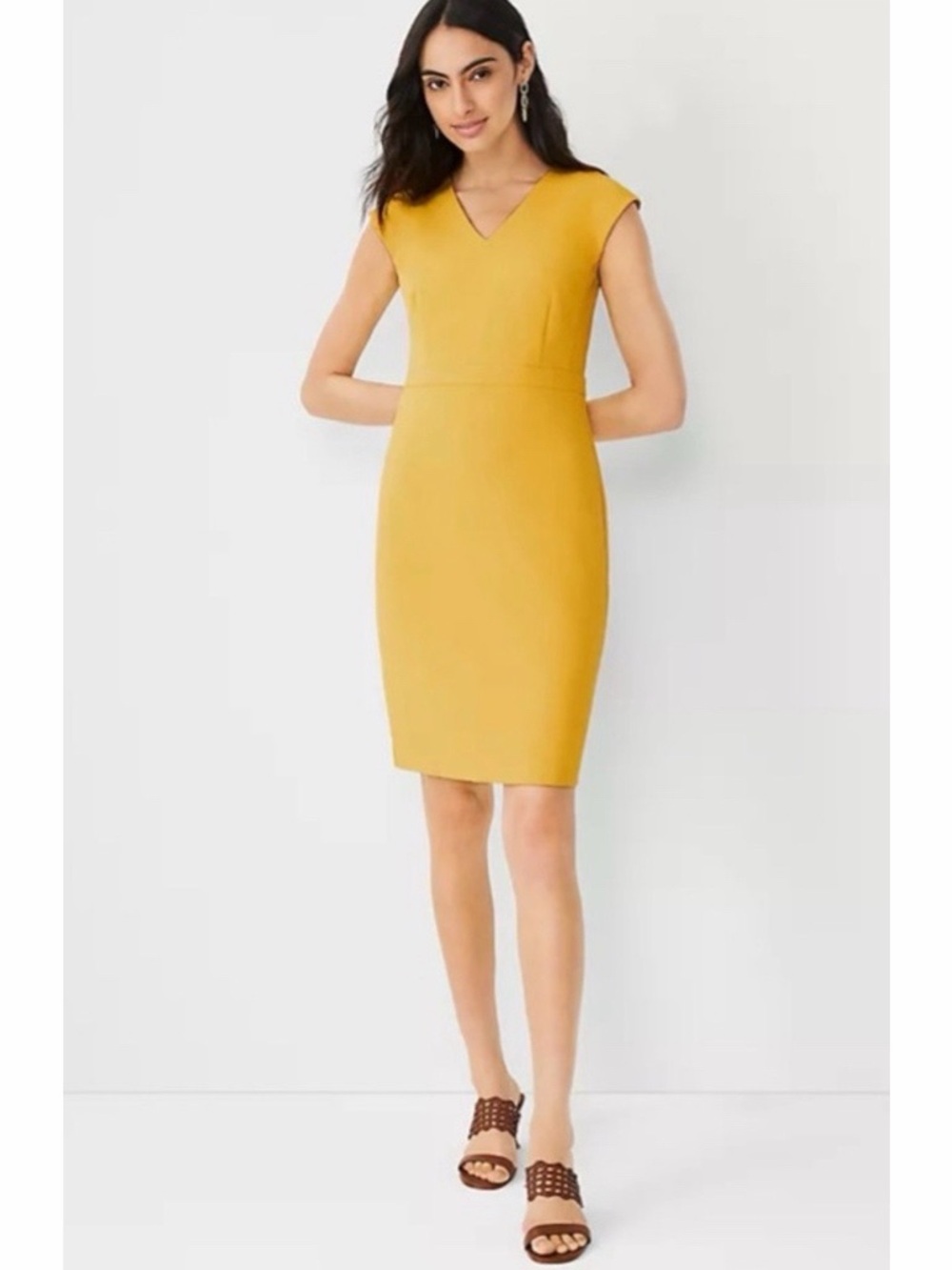 EUC Ann Taylor Double V neck Sheath Dress in size 0 petite